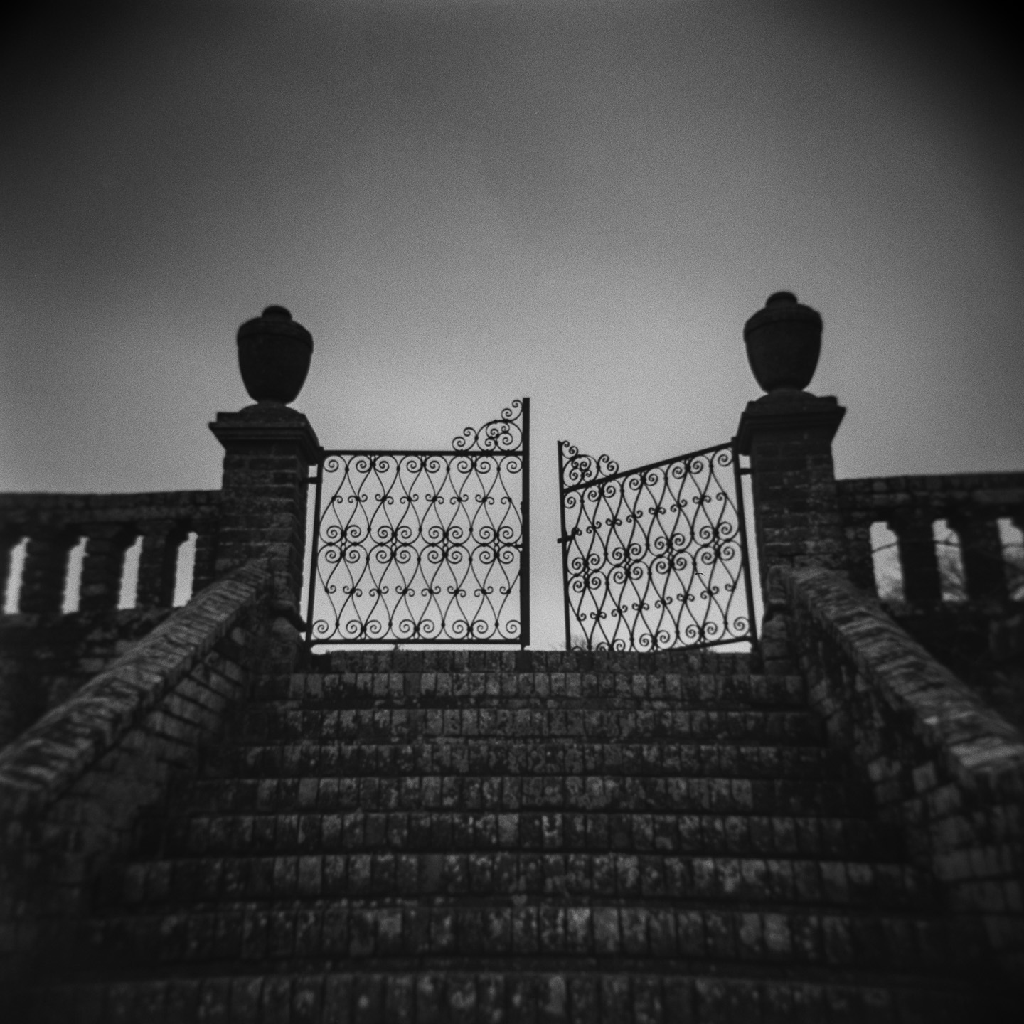 Gate