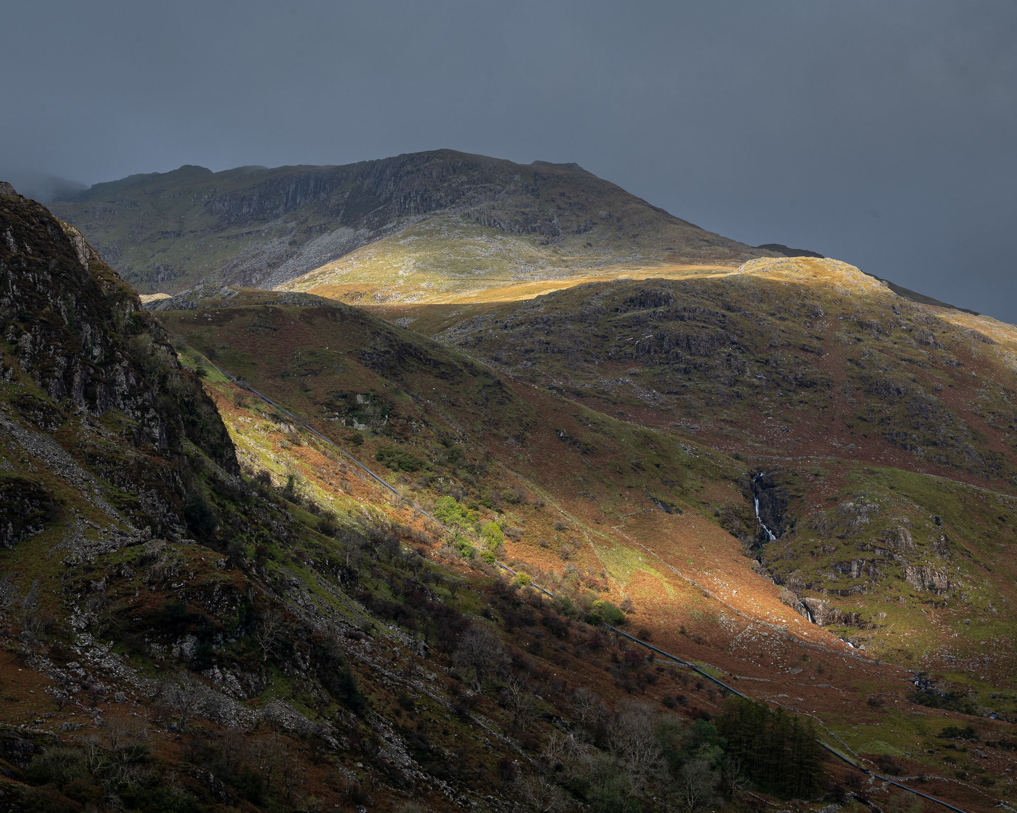 Snowdonia double light on hills